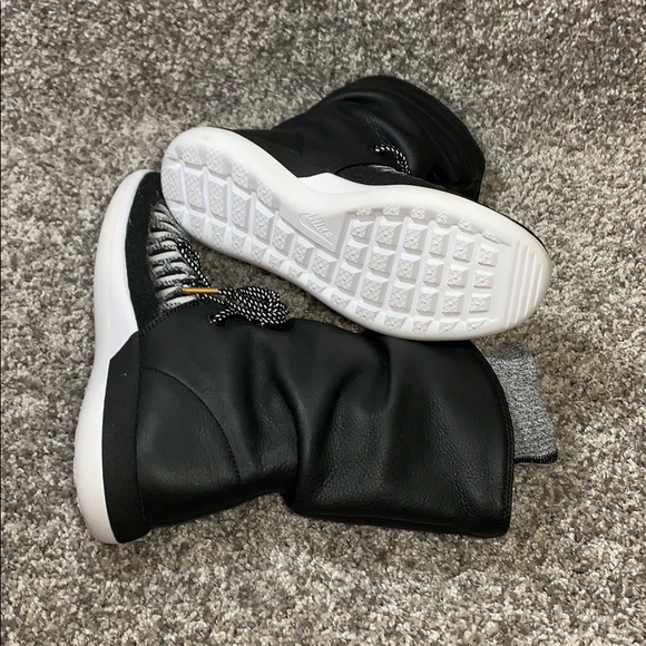 Women’s Nike ROSHE TWO HI FLYKNIT Boots - Picture 8 of 8